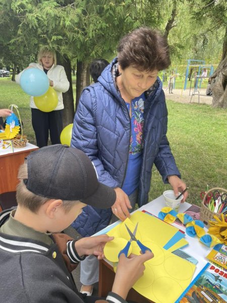 Майстер-клас «Патріотична квітка»  (До Дня Незалежності України Парк Молоді (Лебединка))