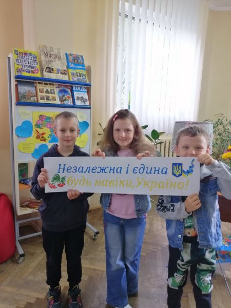 Патріотична майстерка «Незалежність б’ється»  (До Дня Державного Прапора України та До Дня Незалежності України)