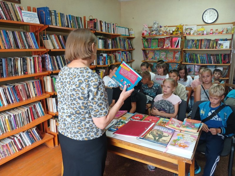 Бібліотечний урок ”Будеш з книгою дружити - буде в світі легше жити”