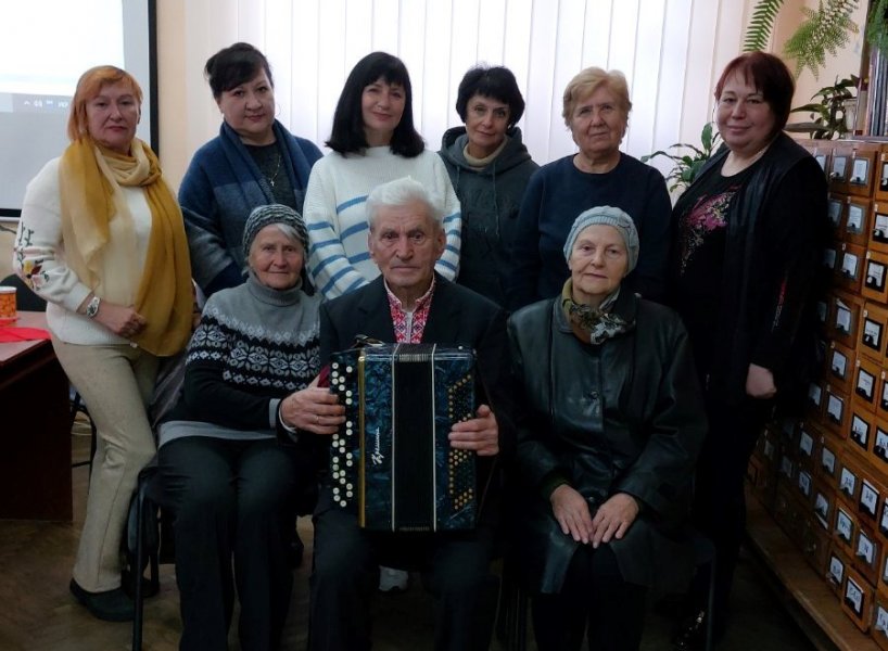 Дружні гостини «Затишок бібліотечних посиденьок» (До Дня людей похилого віку)