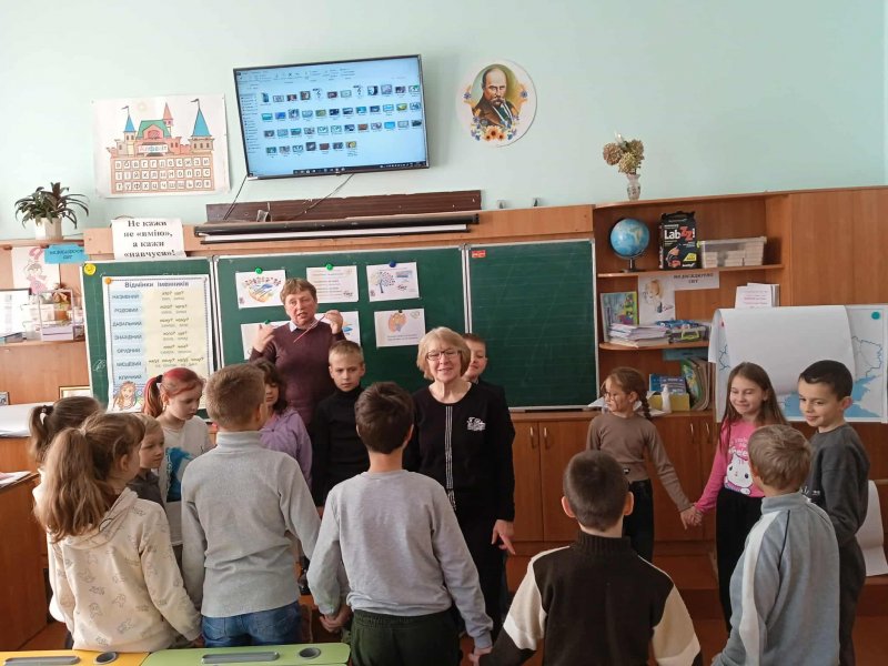 Пізнавально-ігрова зустріч для дітей під назвою «Цінуй себе, шануй інших» (До Міжнародного дня толерантності)