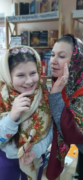 Барвистий фотофлешмоб ”Українська хустка - мій оберег” (Всесвітній день української хустки)