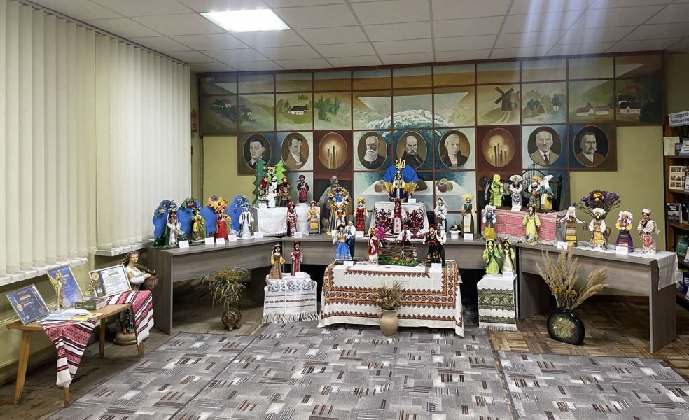 Виставка інтер’єрних ляльок – мотанок Валентина Кондратюк «Політ фантазії»