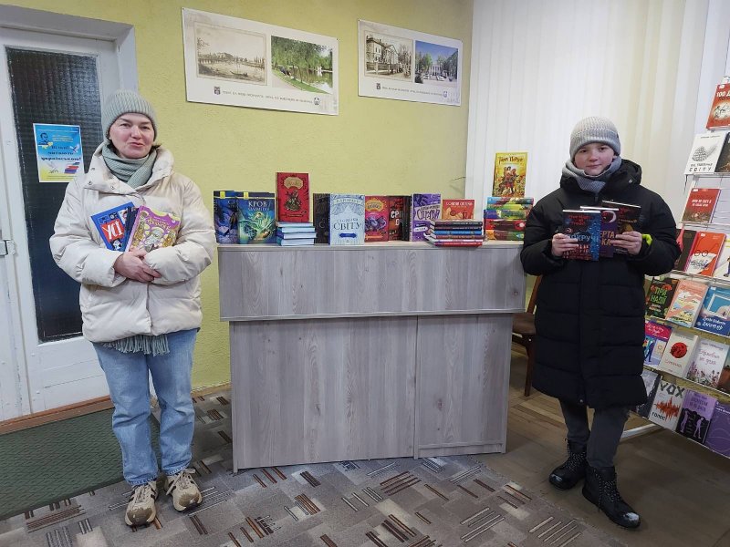 Літературний подіум подарованих книг «Даруйте книгу з любов’ю»  (До Міжнародного Дня дарування книг)