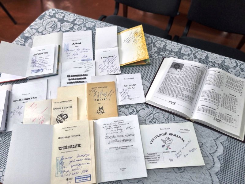 Виставка-автограф «Словом торкнутися душі» (До Всесвітнього дня письменника)