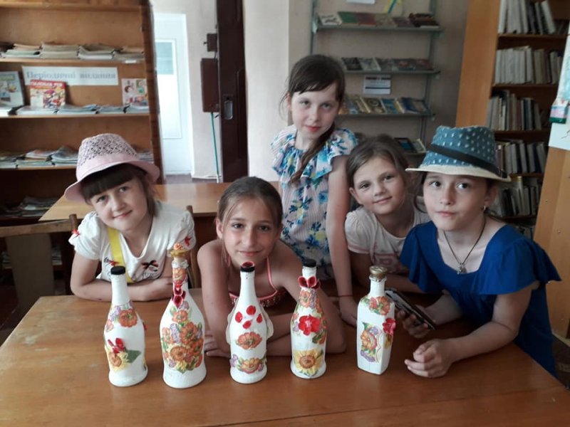Майстер-клас «Декупаж на пляшці» у «Бібліотеці під відкритим небом»