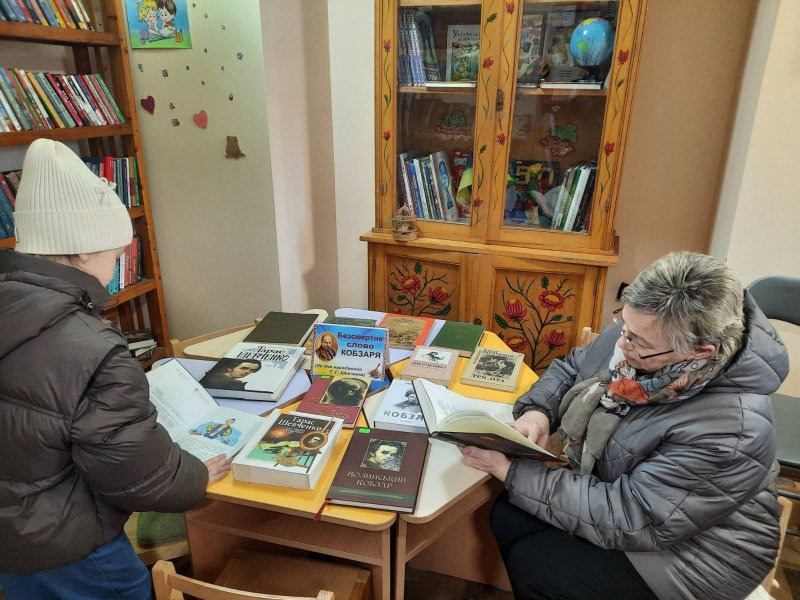 Вітрина літературна «Безсмертне слово Кобзаря»  (До Дня народження Тараса Шевченка, українського поета, прозаїка,  мислителя, живописця, гравера, етнографа та громадського діяча)