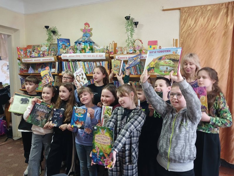 Книжковий вернісаж «Чарівний світ розкритої книги» (Тиждень дитячої та юнацької книги  «Українська книга дітям»)