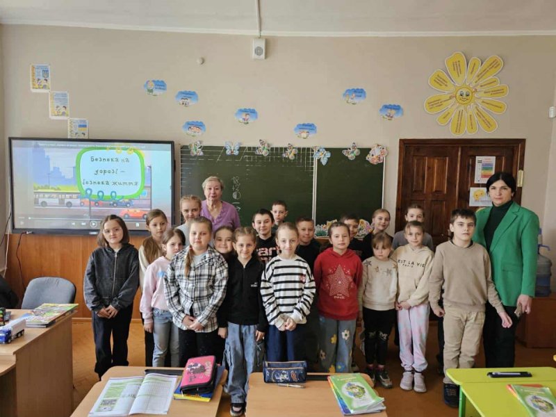 Пізнавальна інформина «Пішохід, пішохід, пам’ятай про перехід» (Тиждень дитячої та юнацької книги  «Українська книга дітям»)