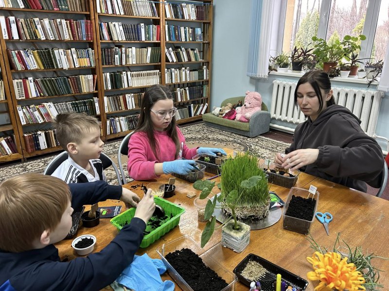 Заняття для дітей  Юний садівник: ”Розбуди весну”