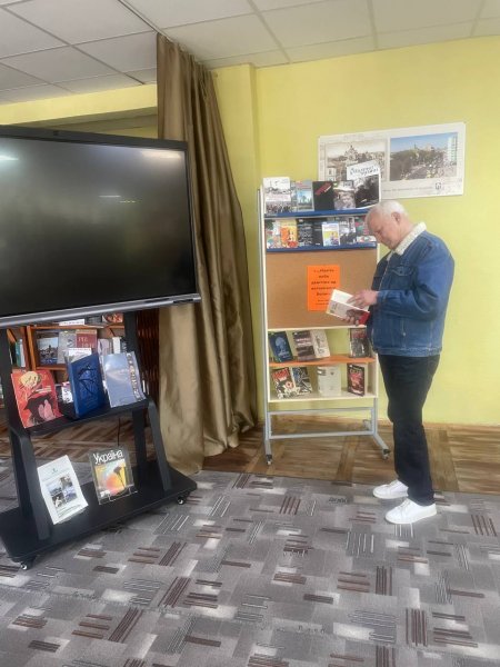 Виставка-нагадування ”Навіть небо двигтіло од вогненного болю» (40 років з дня аварії на Чорнобильській АЕС)