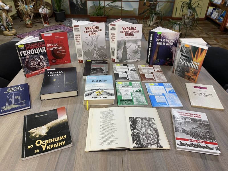 Виставка-нагадування ”Памʼять, що єднає покоління”