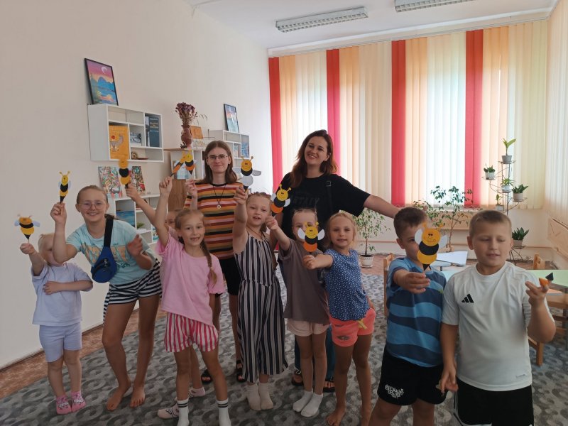 Бібліомікс «Бджолиний дивосвіт» (до Дня пасічника України) (Бібліотека під відкритим небом – 2026)