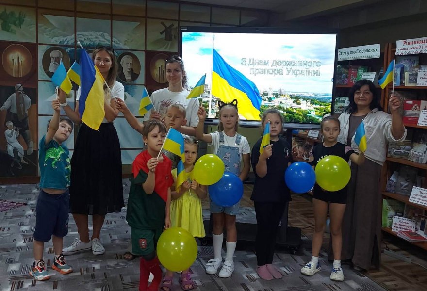 Патріотичний дайджест «Під синьо-жовтим прапором свободи, з’єднаєм весь великий нарід свій» (До Дня Державного Прапора України До Дня Незалежності України)