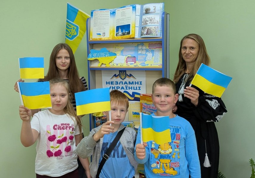 Патріотичний арт-простір «Прапор України має колір синьо-жовтий»    (До Дня Незалежності України)