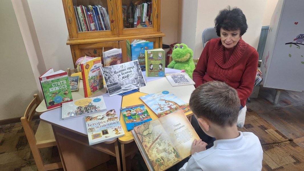 Виставка-перегляд «Маленькі серця за великий мир»