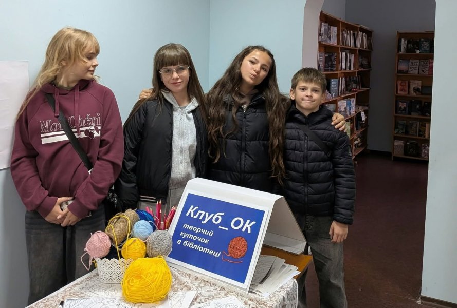 Гурток «Клуб-ОК: Творчий куточок в бібліотеці»: естафета художників «Кумедна тварина»