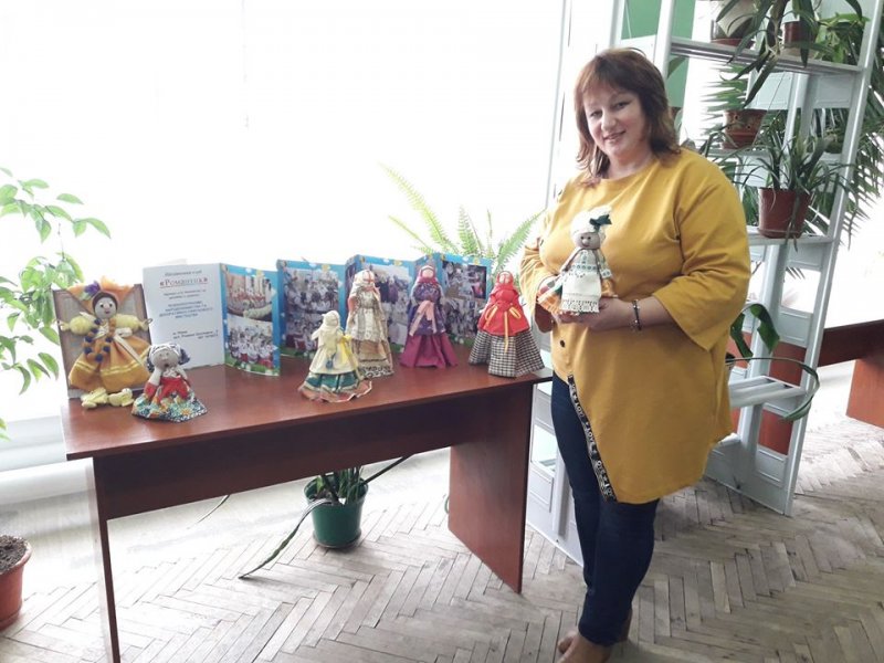 Виставка робіт підліткових клубів «Фантазія» та «Романтик» в книгозбірні