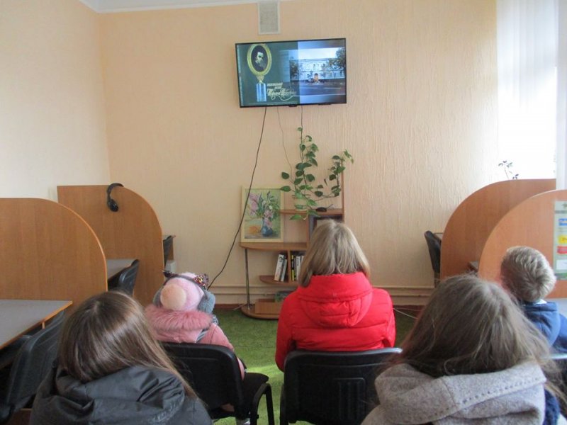 Читання віршів та слайд перегляд «Шевченкові верстви»
