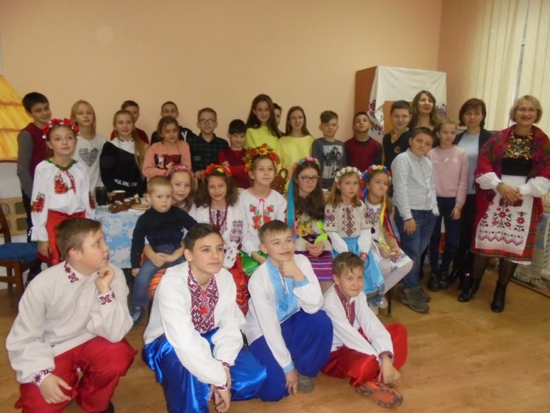 Народознавчий колаж  «Зима крокує – свята дарує»