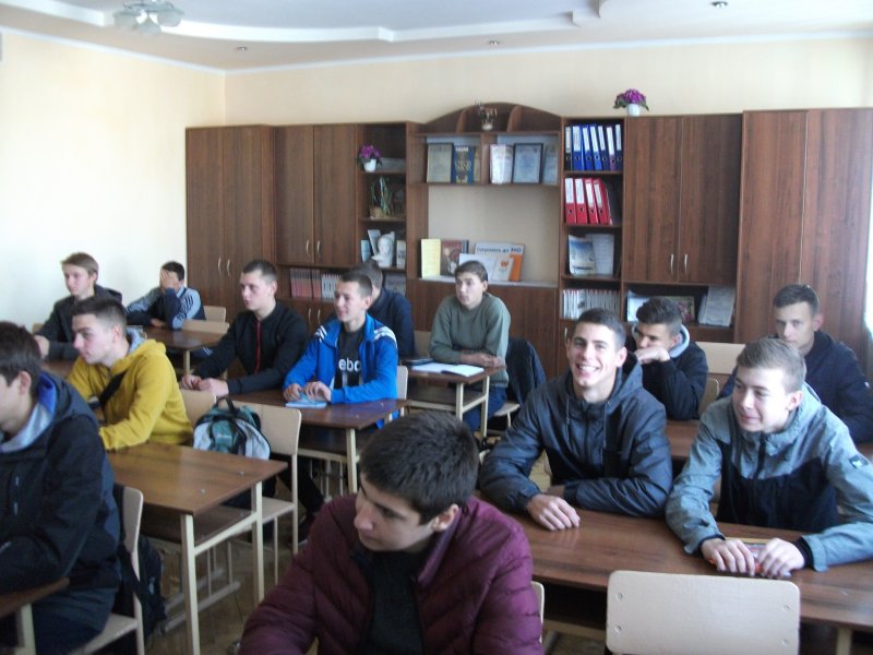 Бібліографічний огляд «Той, що біжить над прірвою».