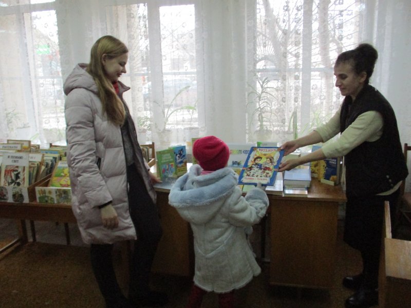 До Міжнародного дня рідної мови в бібліотеках Рівненської централізованої бібліотечної системи презентовані виставки-інсталяції