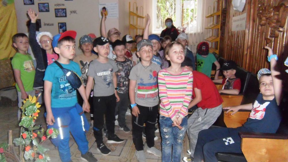 Екскурсія-мандрівка ”Казковими стежками”