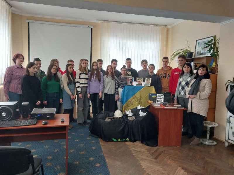 Бібліокінозал «Каміння Майдану»