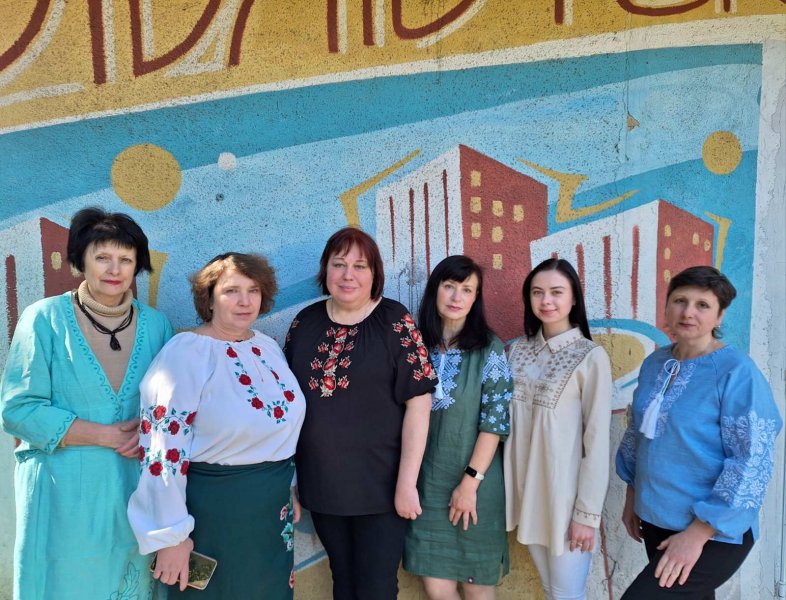Бібліотечна  гостина ”Чарівна краса вишиванки” (до Всесвітнього дня вишиванки)