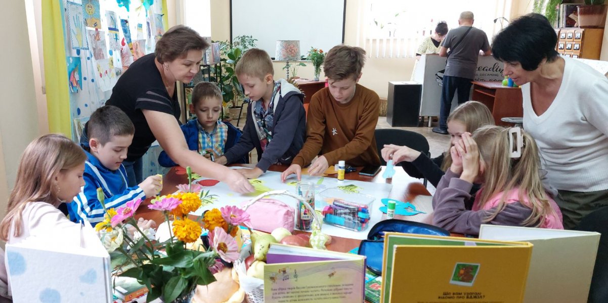 Пізнавальні забави «Медово-яблучні фестини» (Бібліотека під відкритим небом)