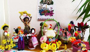 Виставка-інсталяція  у книгозбірні «Великодні барви» відомої майстрині Світлана Галганець