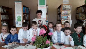 Бібліотечна забава «Вишиванка цвіте над Україною»