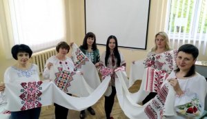 Фотовернісаж «Бібліотека вишивана»