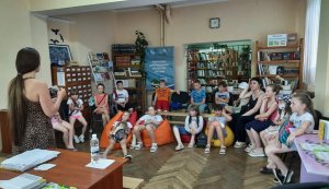 «Посольство Книжкового Арсеналу у твоїй бібліотеці» (в рамках ювілейного Х Міжнародного фестивалю «Книжковий Арсенал») Музично-поетичні посиденьки з Валентиною Люліч «Людина починається з любові»