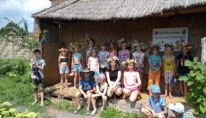 Народознавча година «А дівчина водою віночок»