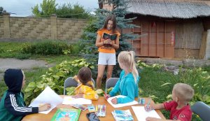 Літературна година «З неба і сонця наш прапор ясний» «Бібліотека під відкритим небом»