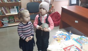 Поетична естафета для Святого Миколая ”Розкажи віршик у бібліотеці отримай солодкий подарунок”.