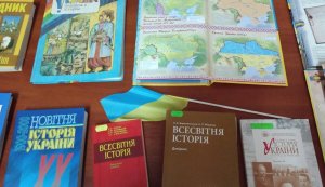 Історична вітрина  ”Повіки будь єдина моя соборна Україна”