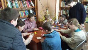Виготовлення подарунків- побажань для наших воїнів на фронт