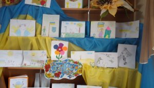 Виставка малюнків ”З любов'ю до України”
