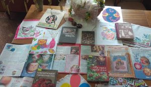 Тематична народознавча книжкова виставка ”Великодній барвограй”