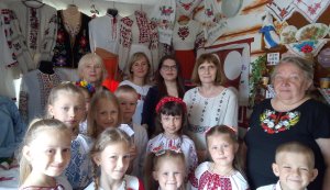 Народознавчі  посиденьки ”Одягни вишиванку, Україно моя”