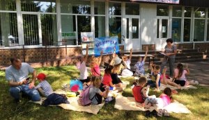 Бібліодвір «У літній день читати не лінь»