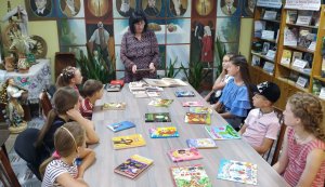 Літературна година «Стежками книжкового літа»