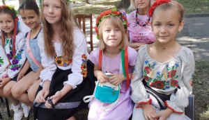Літературний квітник «Земля усміхається квітами»