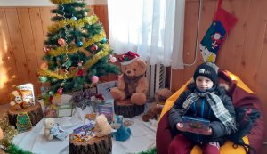 Виставка-інсталяція ”Зимова затія в бібліоколі”.