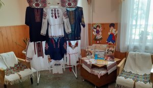 Виставка – інсталяція «Вишита сорочка – символ України»