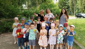 Бібліотстихія ”Дитинство - гомін, весело усюди” Бібліотека під відкритим небом