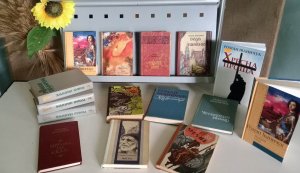 Книжкова виставка ”Історія України в книгах Романа Іваничука”