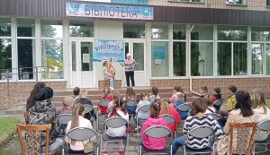 Гра-вікторина «Тримай хаточку, як у віночку» Бібліотека під відкритим небом